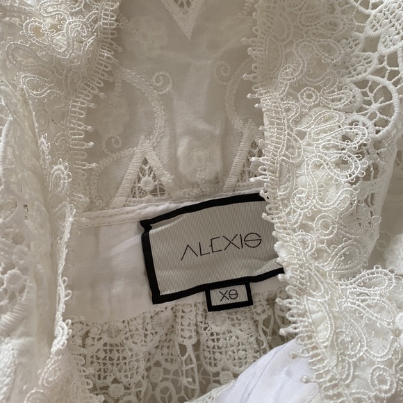 White lace top - Picture 3 of 4